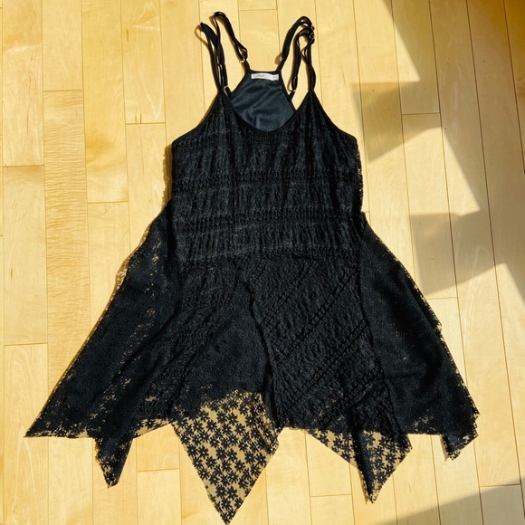 Hazel Black Midi Dress - Picture 5 of 10